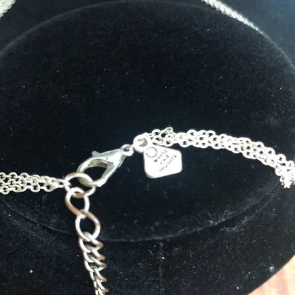 - Silver tone wolf necklace - Picture 4 of 7